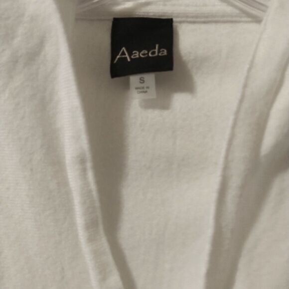 Aaeda hooded white pullover sweater sweatshirt size S - Picture 5 of 5